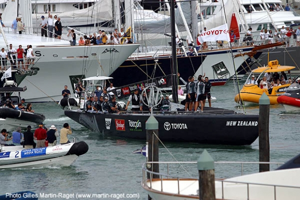 NZL82 leaves the Viaduct Basin