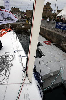 Asymmetric daggerboard, toed in and located at the outboard extremity of the deck