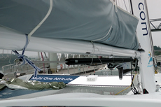 Hydraulic ram for the main sheet