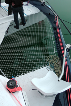 Winch by the helm is for the traveller. Nice pink line