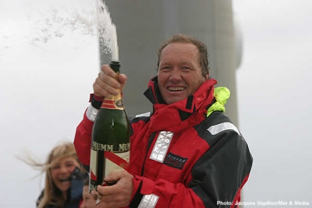 Francis Joyon takes the non-stop singlehanded round the world record