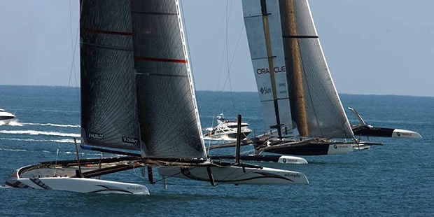 The moment of truth as BMW Oracle eeks out a margin AC33_alinghi_vs_bmworacle