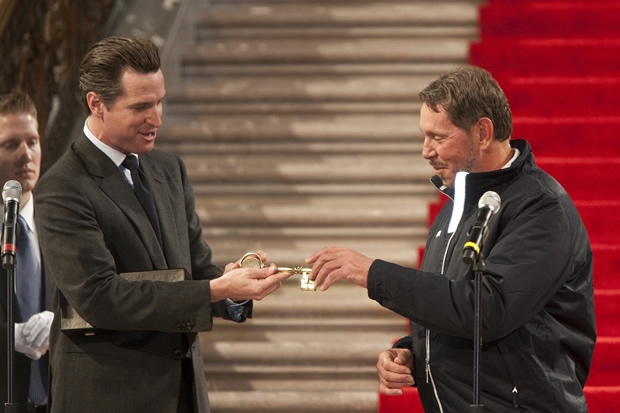 Larry Ellison receives the key to the city of San Francisco